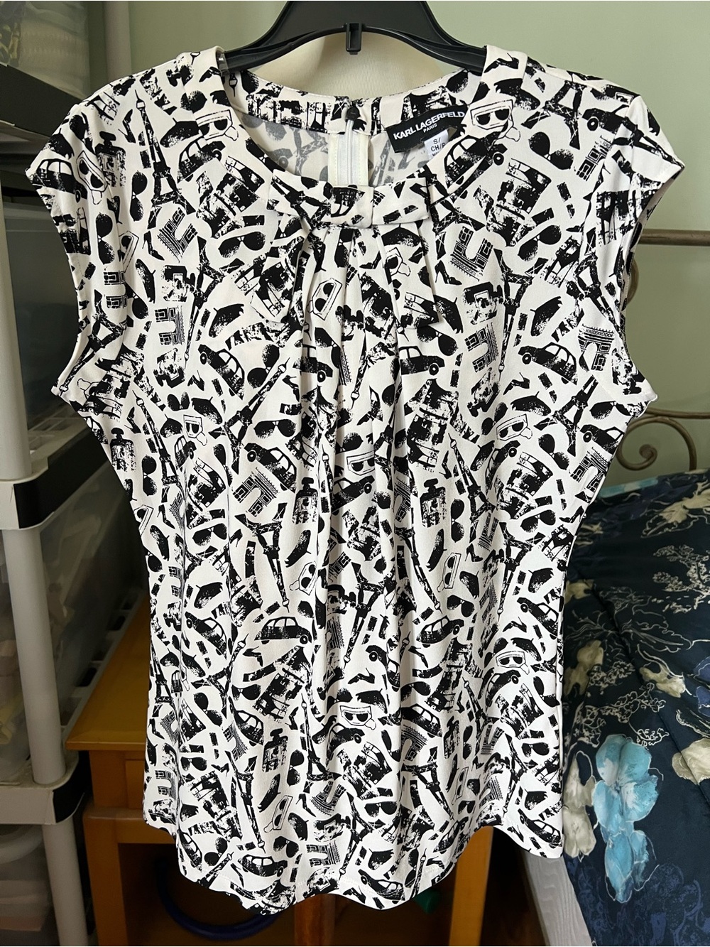 Karl Lagerfeld Small Black & White Paris Bow Detail Graphic Cap-Sleeve Blouse